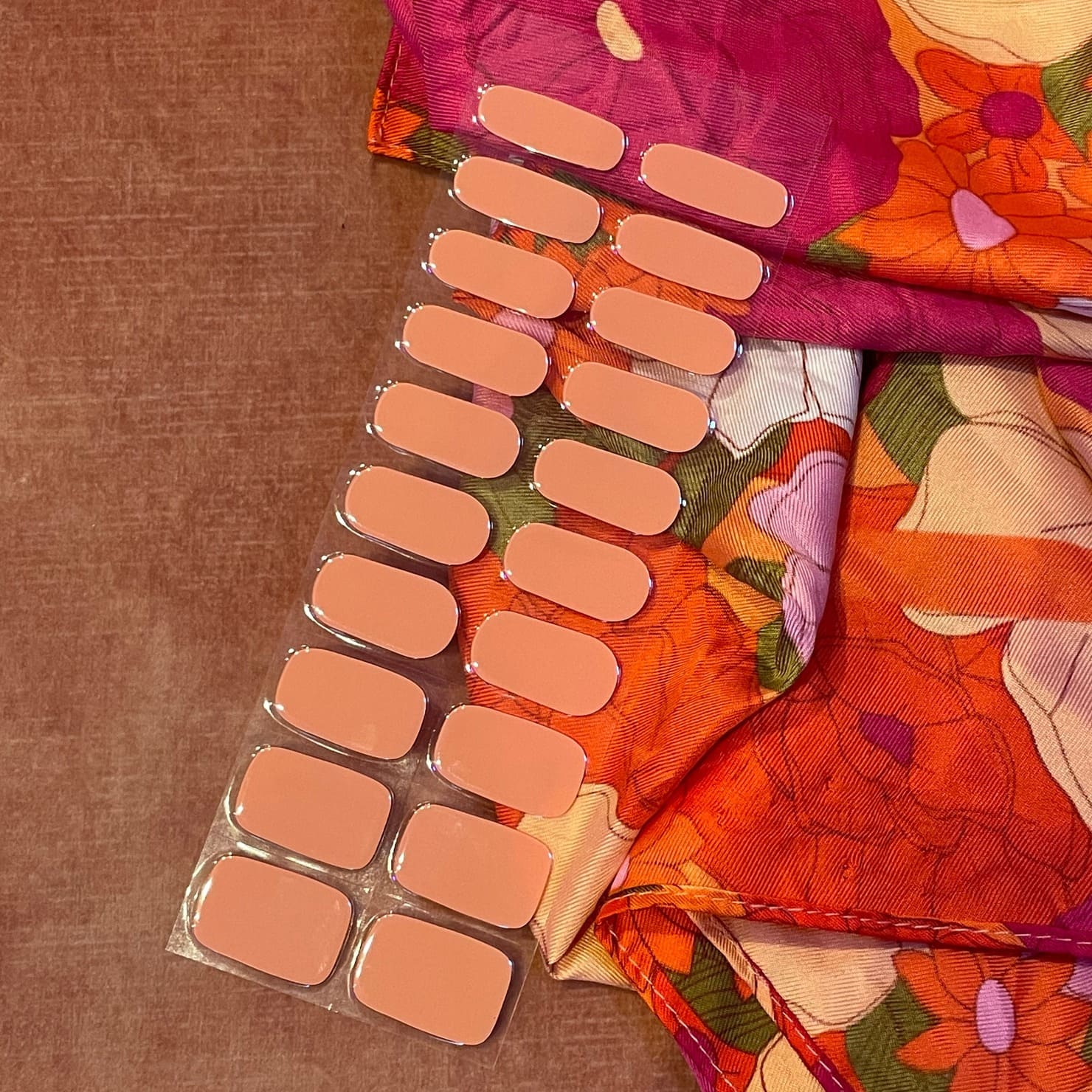 Resultaat Apricot Coral wrapped nails